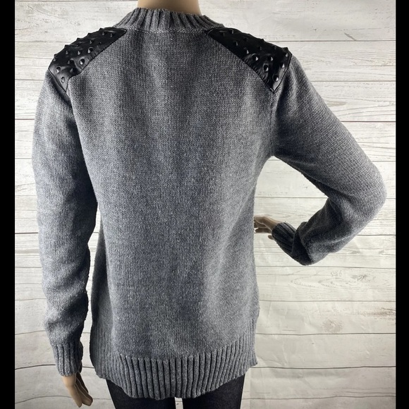 Forever 21 Batman Sweater - Picture 9 of 12